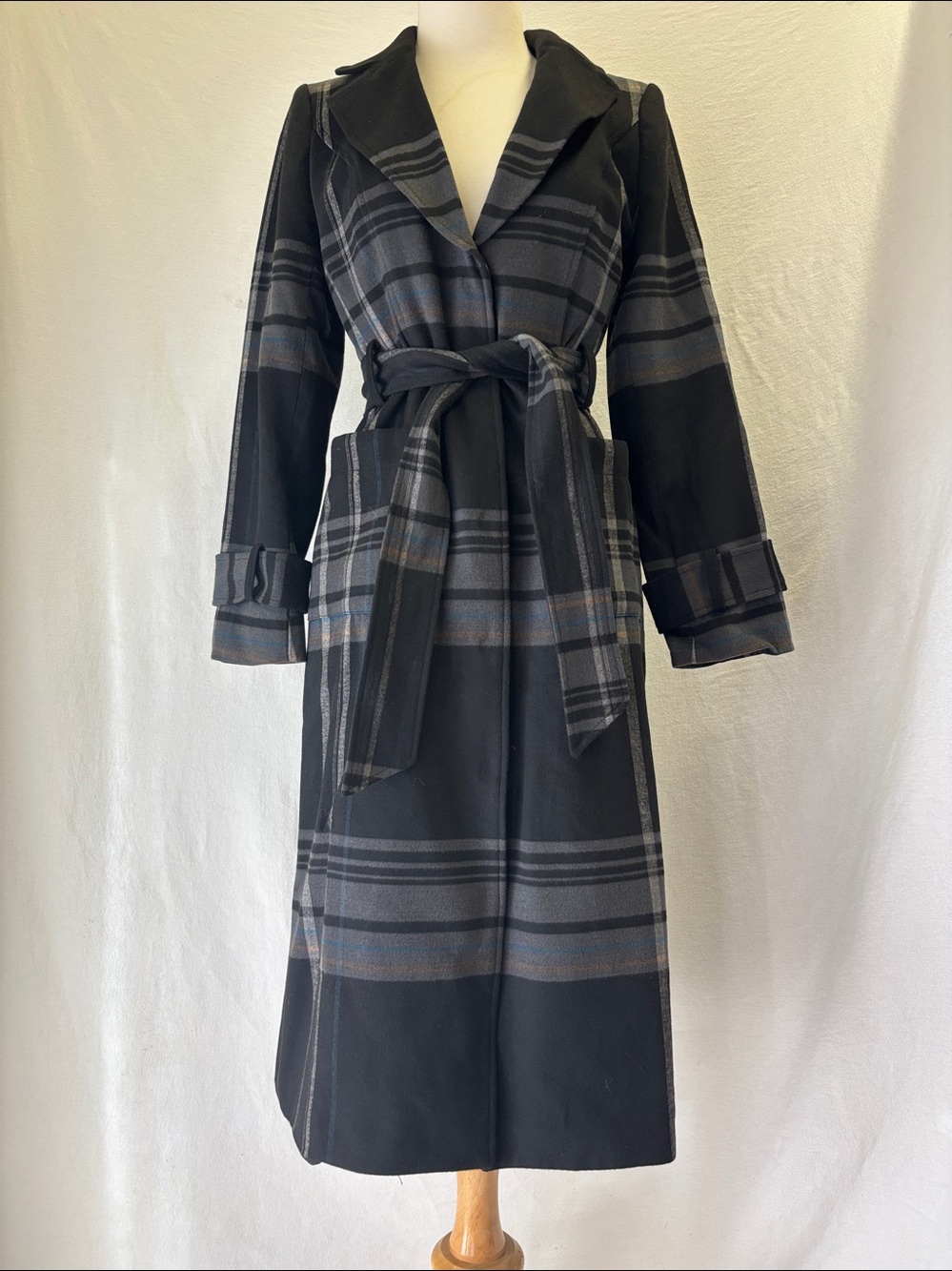 NWOT White House Black Market Plaid Topper Coat